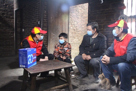 國網(wǎng)江永縣供電公司：迎春風進瑤寨，學雷鋒獻愛心