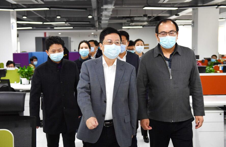 湖南省委常委、長(zhǎng)沙市委書(shū)記胡衡華到大唐先一科技公司調(diào)研