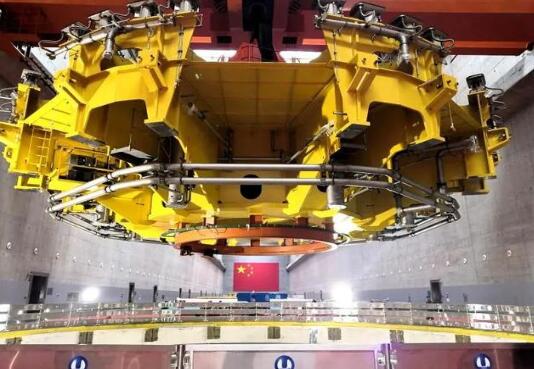 左右開(kāi)“工”，三峽電站兩臺(tái)下機(jī)架同日回裝