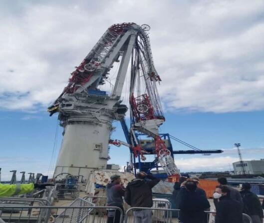 全球最大噸位風(fēng)電安裝船吊臂攔腰折斷，損失1億歐元