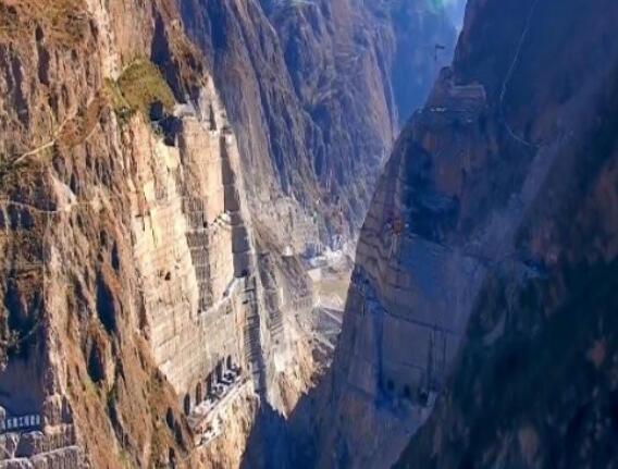 為建烏東德水電站，在峽谷底部挖90米深洞穴，用來干嘛的？