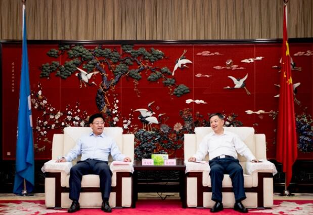 溫樞剛會見云南能投集團黨委書記、董事長段文泉