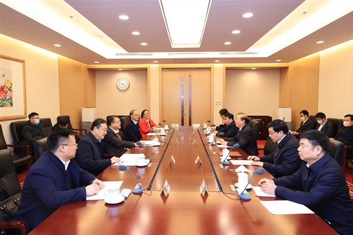 國家電網(wǎng)公司總經(jīng)理、黨組副書記辛保安與西安交通大學(xué)黨委書記盧建軍會(huì)談