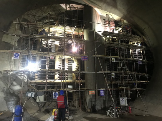 國(guó)網(wǎng)劉家峽水電廠7、8號(hào)機(jī)組進(jìn)水口攔污柵補(bǔ)焊打磨修復(fù)順利完成