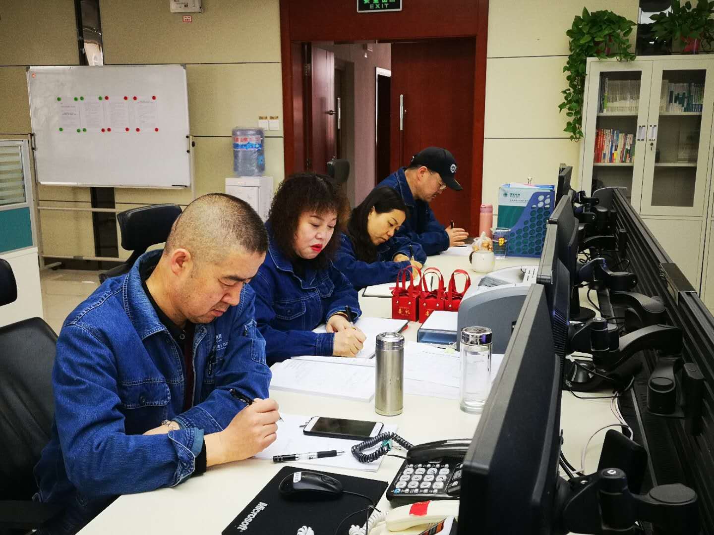 國(guó)網(wǎng)平?jīng)龉╇姽竟╇姺?wù)指揮中心：提升配網(wǎng)調(diào)度管理，保障春檢安全進(jìn)行