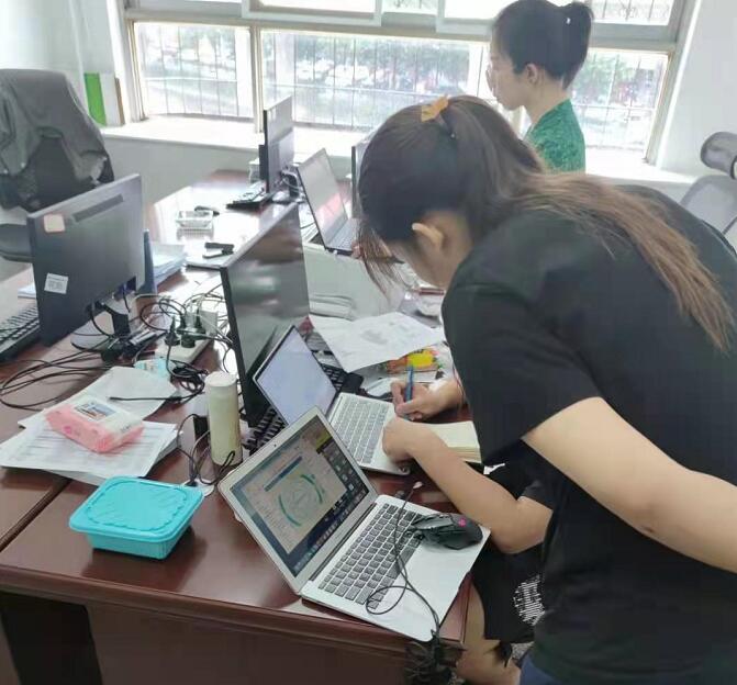 國網(wǎng)信通產(chǎn)業(yè)集團(tuán)：暴雨中，他們選擇堅守崗位