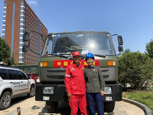 上陣夫妻檔，十天才回家