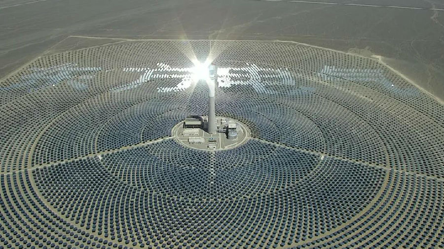 “超級(jí)鏡子”哈密50兆瓦塔式光熱發(fā)電站滿(mǎn)負(fù)荷運(yùn)行