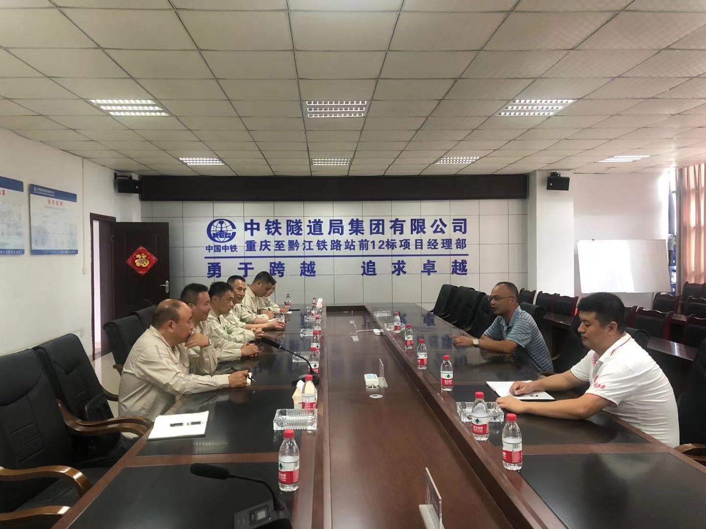 國網(wǎng)重慶彭水供電公司主動靠前服務“兩高”建設(shè)