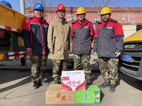 烏海電業(yè)局配電帶電作業(yè)處助力“煤改電”，送溫暖進現(xiàn)場