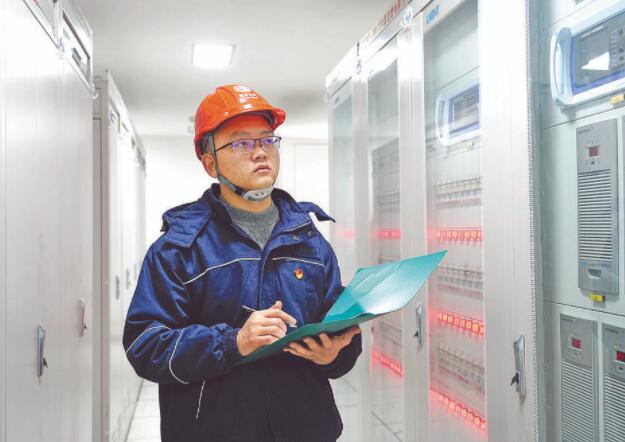 項波:二次設(shè)備檢修管理的技術(shù)能手