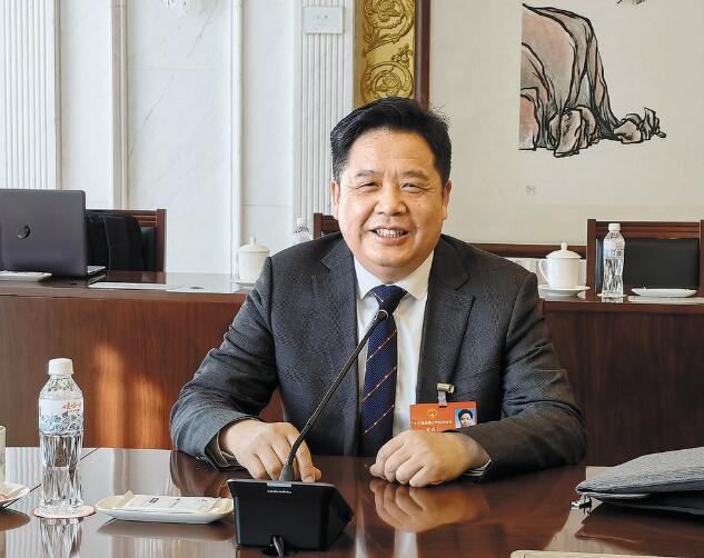 加快能源技術(shù)創(chuàng)新 促進(jìn)成果轉(zhuǎn)化——訪全國人大代表、中國科學(xué)院寧波材料技術(shù)與工程研究所所長黃政仁