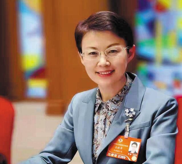 【兩會】全國政協(xié)委員王桂英:以優(yōu)質(zhì)供電服務(wù)推動居住社區(qū) 新能源汽車充電設(shè)施建設(shè)