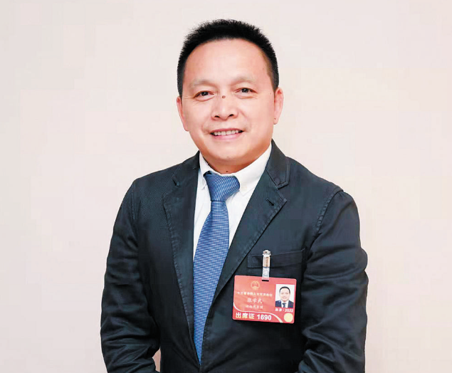 【兩會】以優(yōu)質(zhì)高效的供電服務(wù)助力經(jīng)濟(jì)社會發(fā)展——訪全國人大代表、鹽津鋪?zhàn)邮称饭煞萦邢薰径麻L張學(xué)武