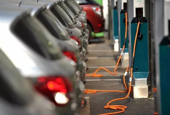 油價漲怕了，電動車主也笑不出