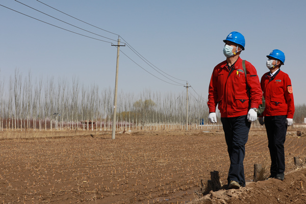 烏海市千里山供電分公司：保電巡線備耕忙，不誤農(nóng)時不負春