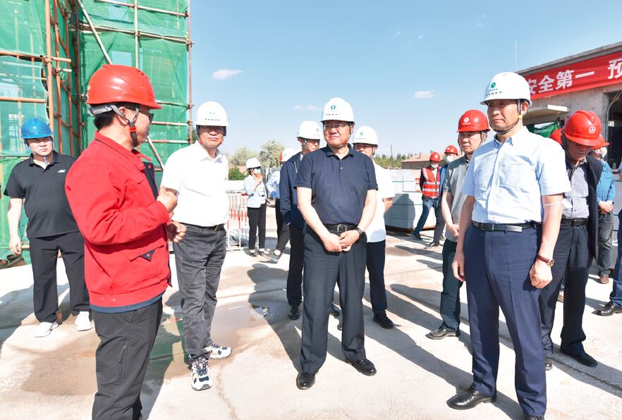 內蒙古電力集團公司總經理、黨委副書記郝智強一行到烏海地區(qū)調研