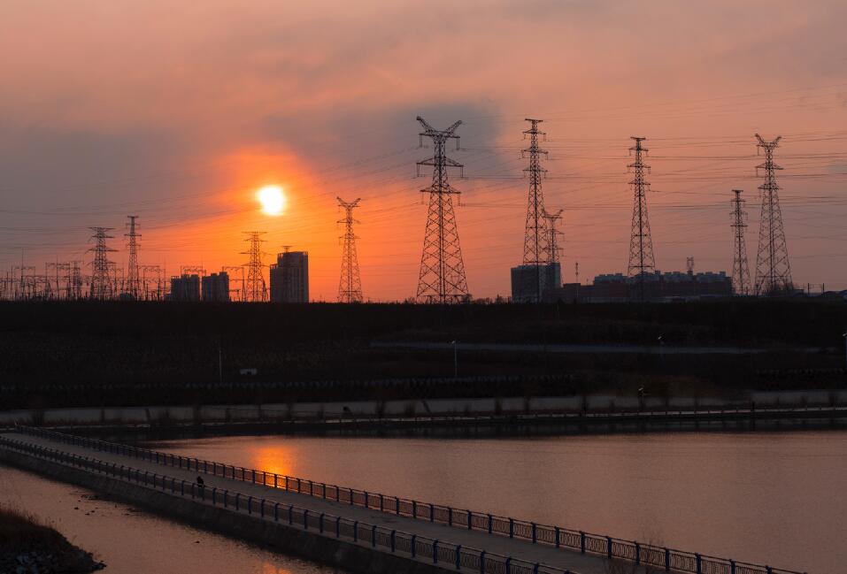 服務高鐵“大動脈”，書寫電力新答卷