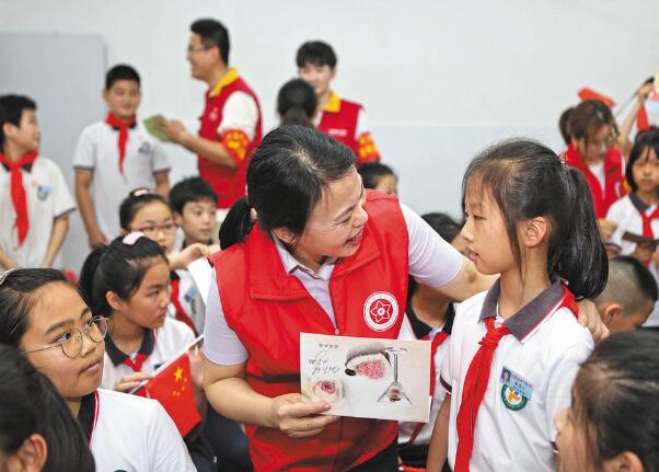 浙江永嘉縣紅十三愛心社25年，幫助4630名貧困學(xué)生