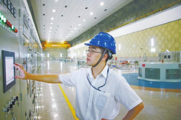 攻堅克難、敢于開拓的創(chuàng)新先鋒——記南網(wǎng)調(diào)峰調(diào)頻公司檢修試驗分公司總經(jīng)理、黨委副書記鞏宇