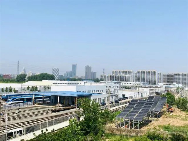 全國首個！英利集團“光伏+鐵路”示范項目順利并網