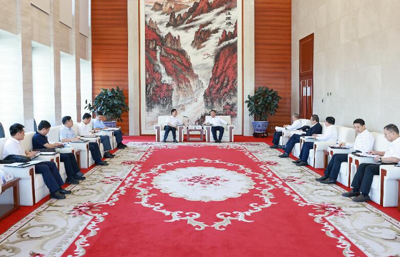 宋海良與武漢理工大學(xué)黨委書(shū)記信思金、校長(zhǎng)楊宗凱座談