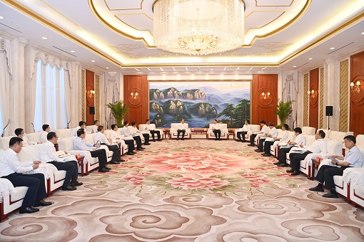 國(guó)家電網(wǎng)董事長(zhǎng)、黨組書記辛保安與寧夏回族自治區(qū)黨委書記梁言順、自治區(qū)主席張雨浦會(huì)談