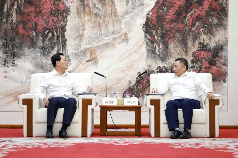 中國能建黨委書記、董事長宋海良與朝陽市市長謝衛(wèi)東會談