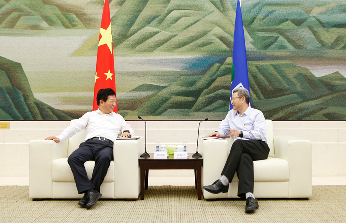 錢智民會(huì)見煙臺(tái)市委副書記、市長鄭德雁