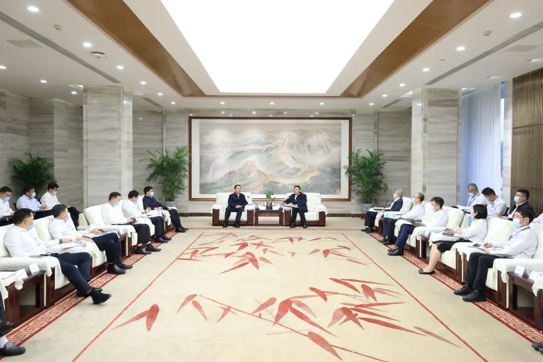 國家電網(wǎng)公司董事長、黨組書辛保安與東方電氣集團董事長俞培根、總經(jīng)理徐鵬會談