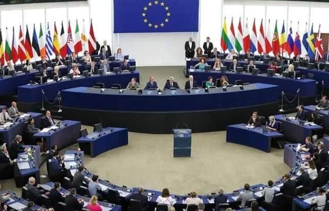 俄羅斯的不敢買，美國(guó)的買不起，光伏發(fā)電依賴中國(guó)，歐洲左右為難