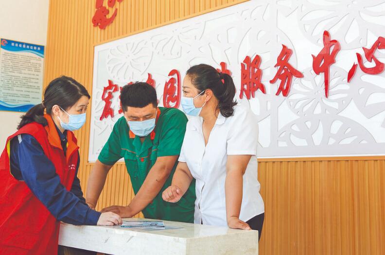 國網(wǎng)葫蘆島供電公司:黨員深入一線 為客戶解難題