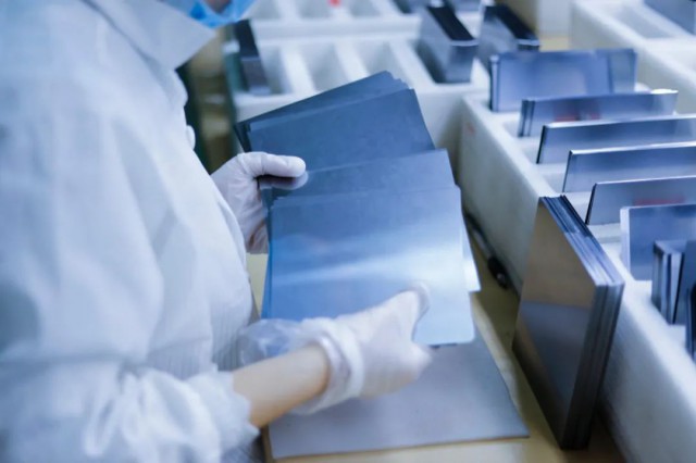 【索比月報】產(chǎn)量上升，新增產(chǎn)能逐步爬坡，新舊勢力繼續(xù)內(nèi)卷 ——9月光伏硅片市場總結(jié)