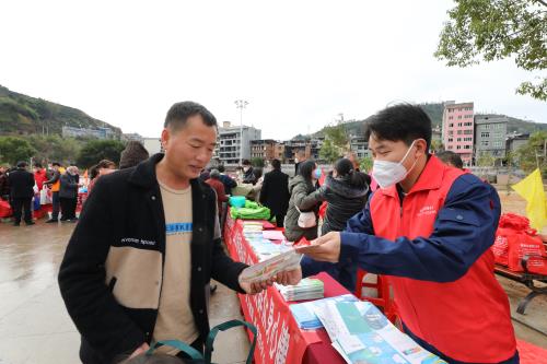 國網壽寧縣供電公司:“三下鄉(xiāng)”宣傳安全用電