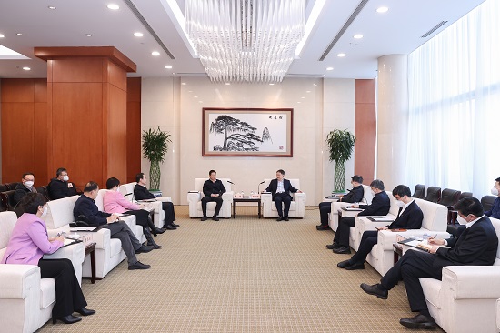 溫樞剛鄧建玲會見鄂爾多斯市委書記李理、市長杜匯良