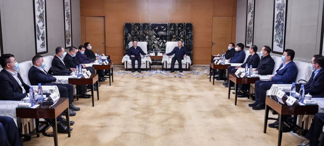 大唐集團黨組書記、董事長鄒磊與陜投集團董事長袁小寧、總經(jīng)理趙軍會談