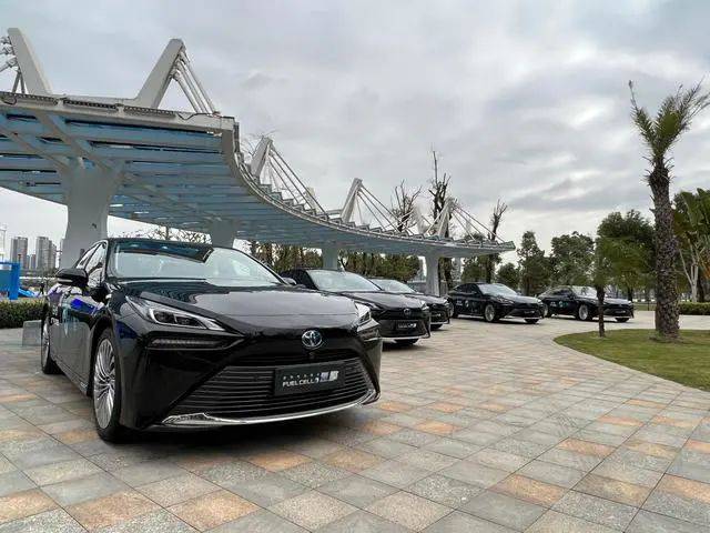 全國首個氫燃料電池轎車全場景規(guī)?；痉哆\營項目正式啟動