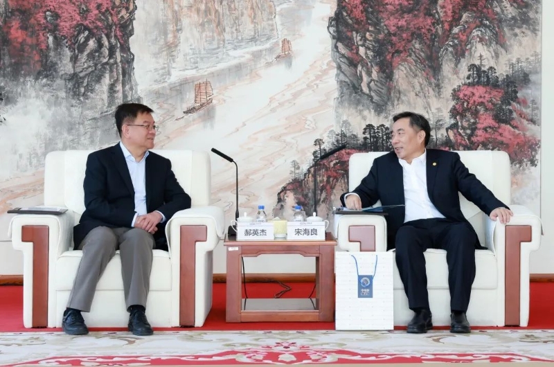 中國能建黨委書記、董事長宋海良孫洪水與中電聯(lián)秘書長郝英杰座談