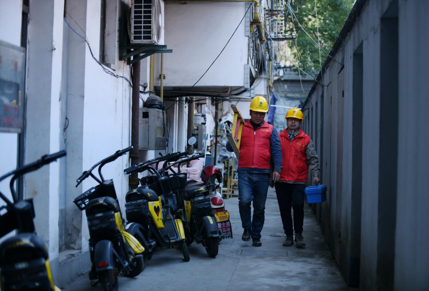 國網(wǎng)余姚市供電公司：“點(diǎn)亮黑樓道2.0”，借“光”照亮居民歸家路