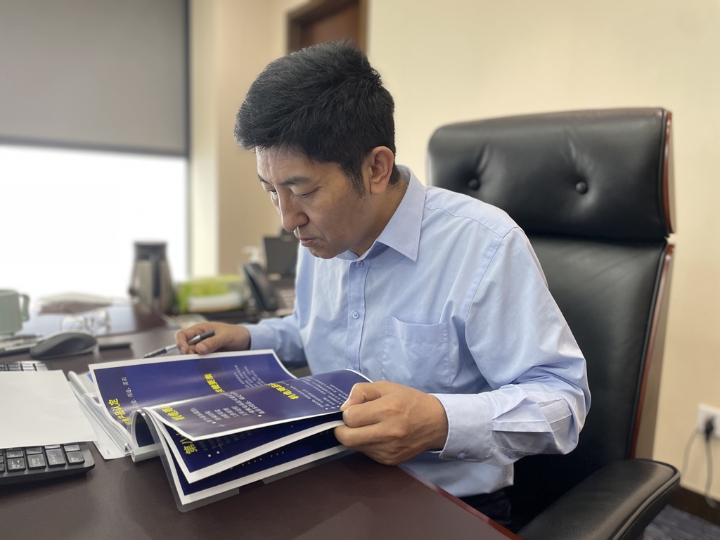 【兩會(huì)好聲音】全國人大代表閻洪濤:更好地保障海洋油氣資源勘探開發(fā) 推動(dòng)傳統(tǒng)油氣與新能源融合發(fā)展