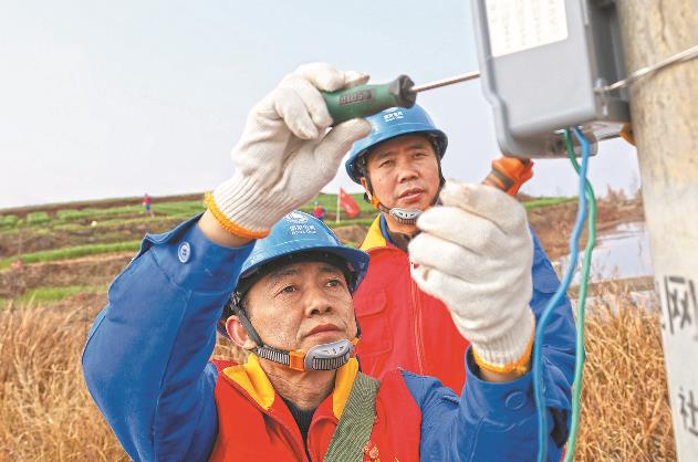 四川通江護(hù)航春灌用電，60支服務(wù)隊(duì)奔走田間