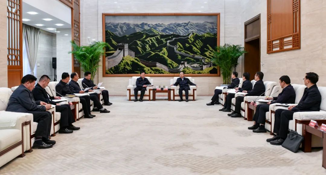 大唐集團(tuán)黨組書記、董事長鄒磊與青海省海南州委書記呂剛、州長尕瑪朋措會談