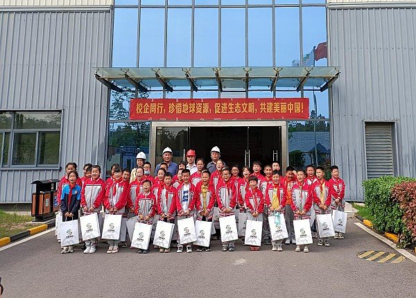 安徽省定遠(yuǎn)縣實驗小學(xué)教育集團到定遠(yuǎn)皖能環(huán)保電力公司垃圾焚燒發(fā)電廠參觀學(xué)習(xí)