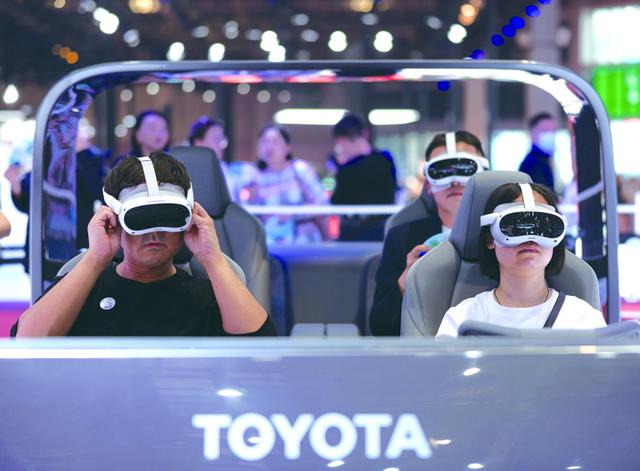 代表前沿技術(shù)方向，促使跨國車企轉(zhuǎn)型，新能源車在上海車展“唱主角”