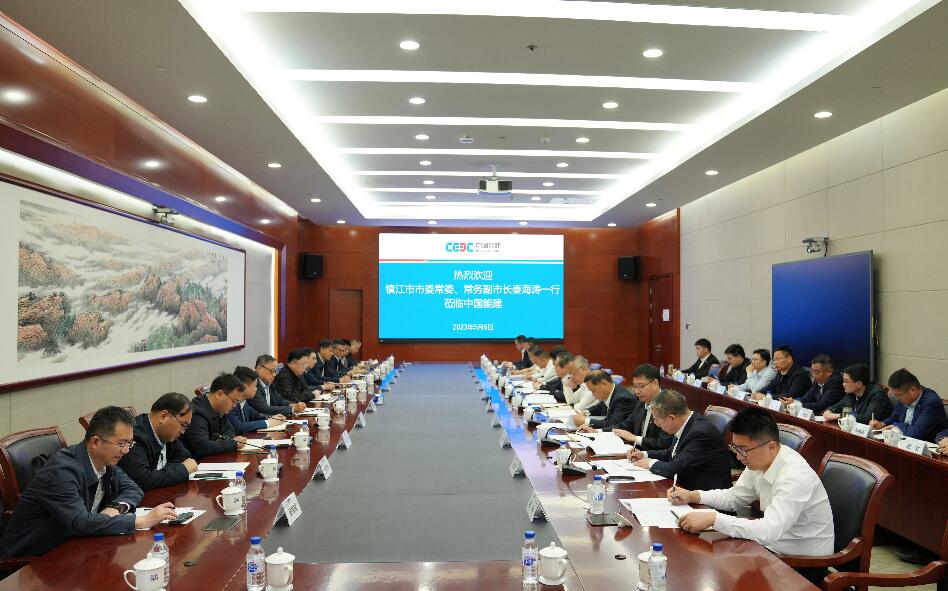 中國能建黨委常委、副總經(jīng)理吳云與鎮(zhèn)江市委常委、常務副市長秦海濤會談