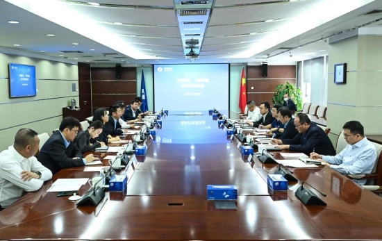 中國(guó)電建黨委常委、副總經(jīng)理劉源與中國(guó)建材股份副總裁王兵舉行會(huì)談