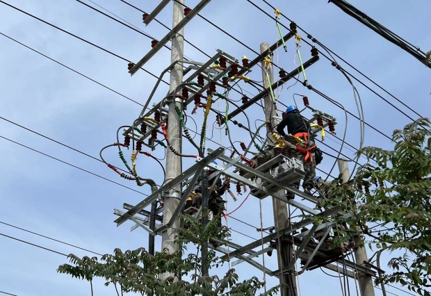 六五四供電公司奮戰(zhàn)8小時，順利完成新線路投運(yùn)