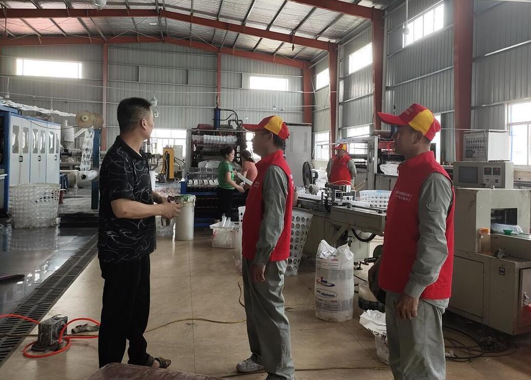 國網(wǎng)石首市供電公司“電”亮綠色經(jīng)濟(jì)，為企業(yè)降成本“支招”