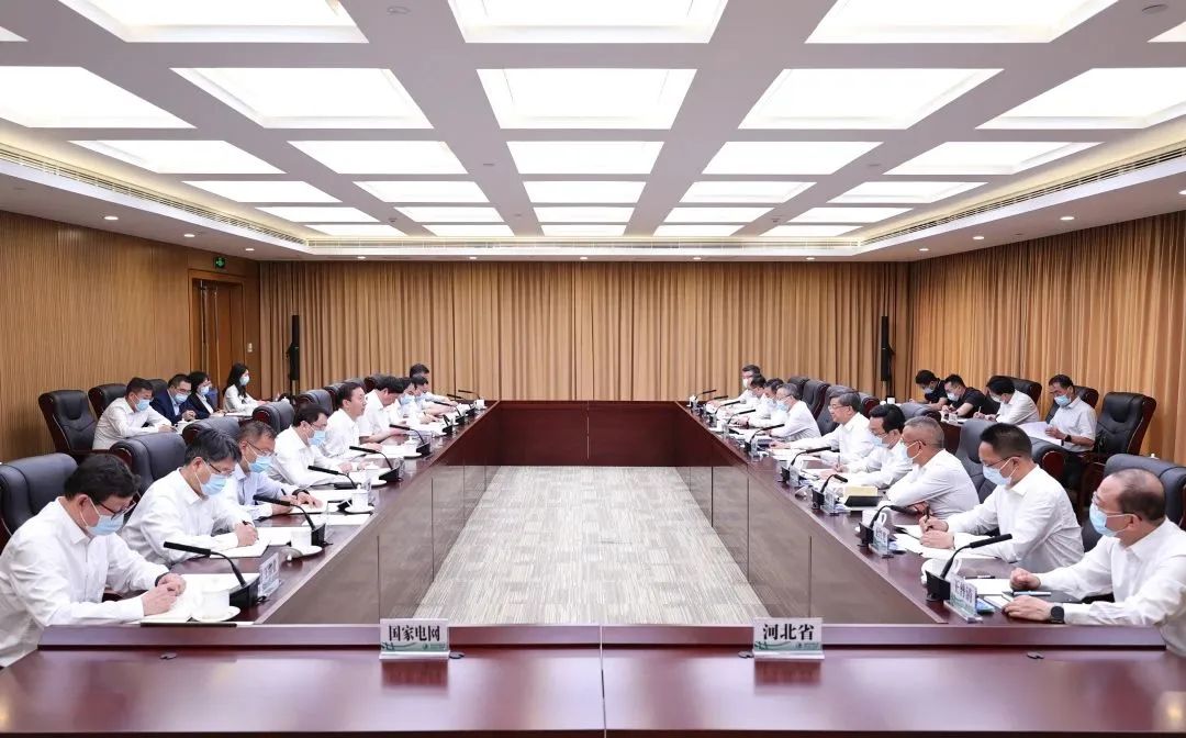 國(guó)家電網(wǎng)董事長(zhǎng)辛保安、總經(jīng)理張智剛與河北省委書(shū)記倪岳峰會(huì)談