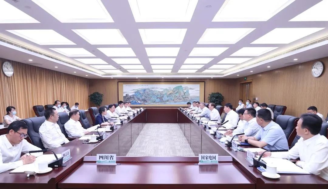 國(guó)家電網(wǎng)董事長(zhǎng)辛保安、總經(jīng)理張智剛與四川省委書(shū)記王曉暉會(huì)談
